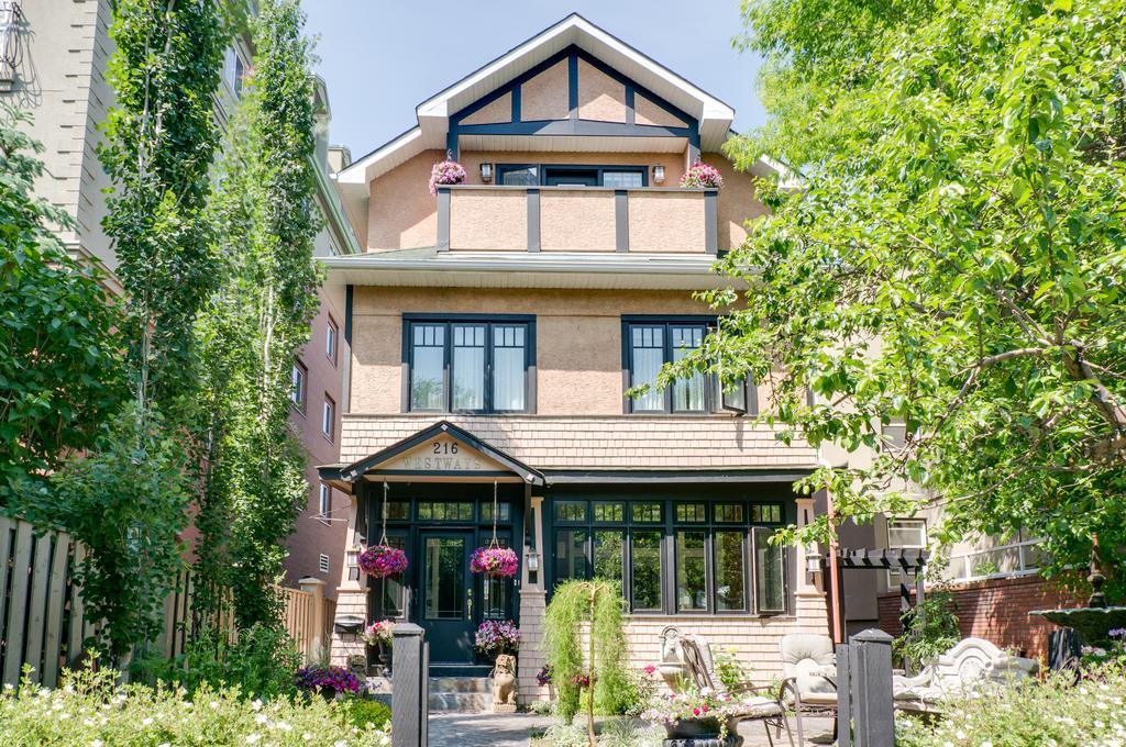 Calgary Westways Guest House Экстерьер фото