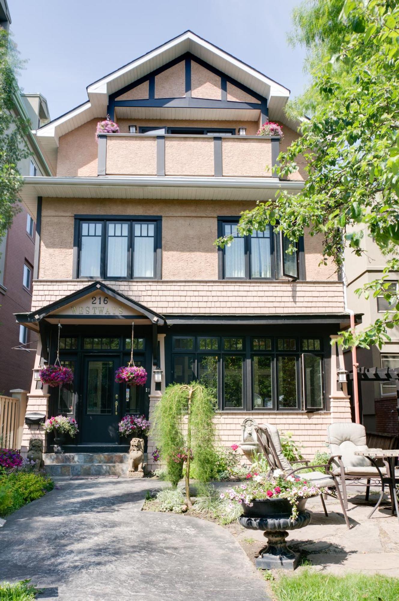 Calgary Westways Guest House Экстерьер фото