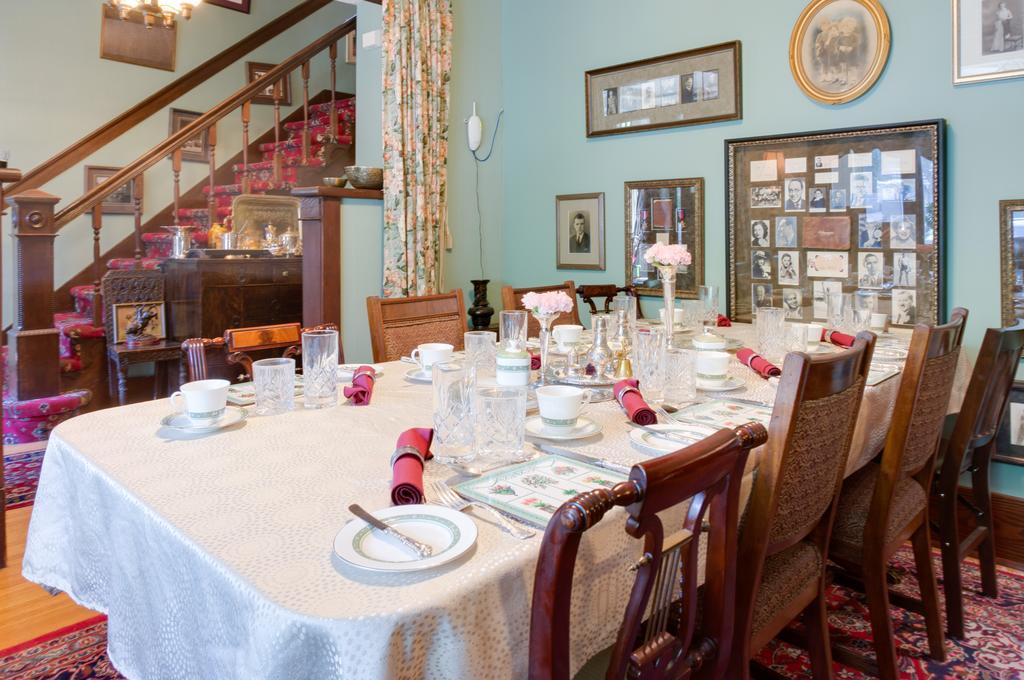 Calgary Westways Guest House Экстерьер фото