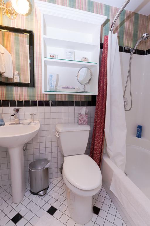 Calgary Westways Guest House Экстерьер фото