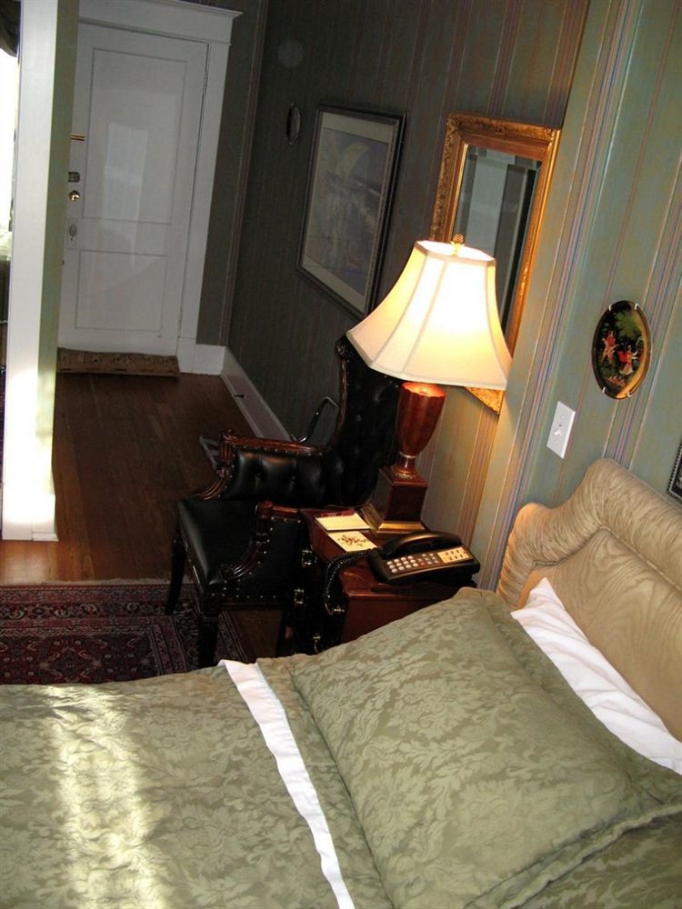 Calgary Westways Guest House Экстерьер фото