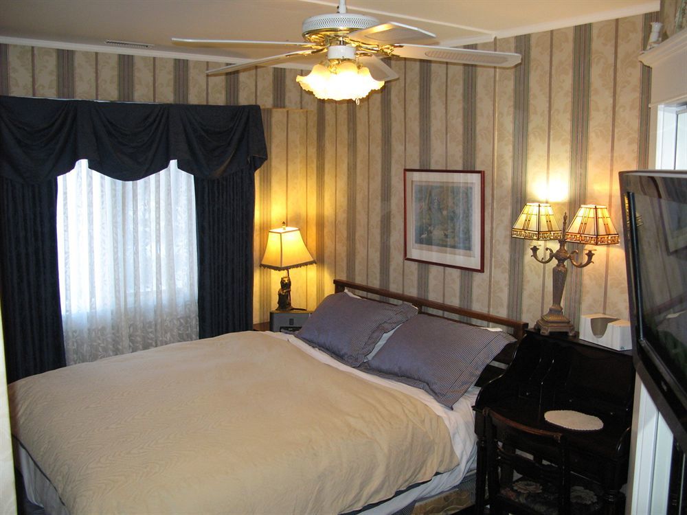 Calgary Westways Guest House Экстерьер фото