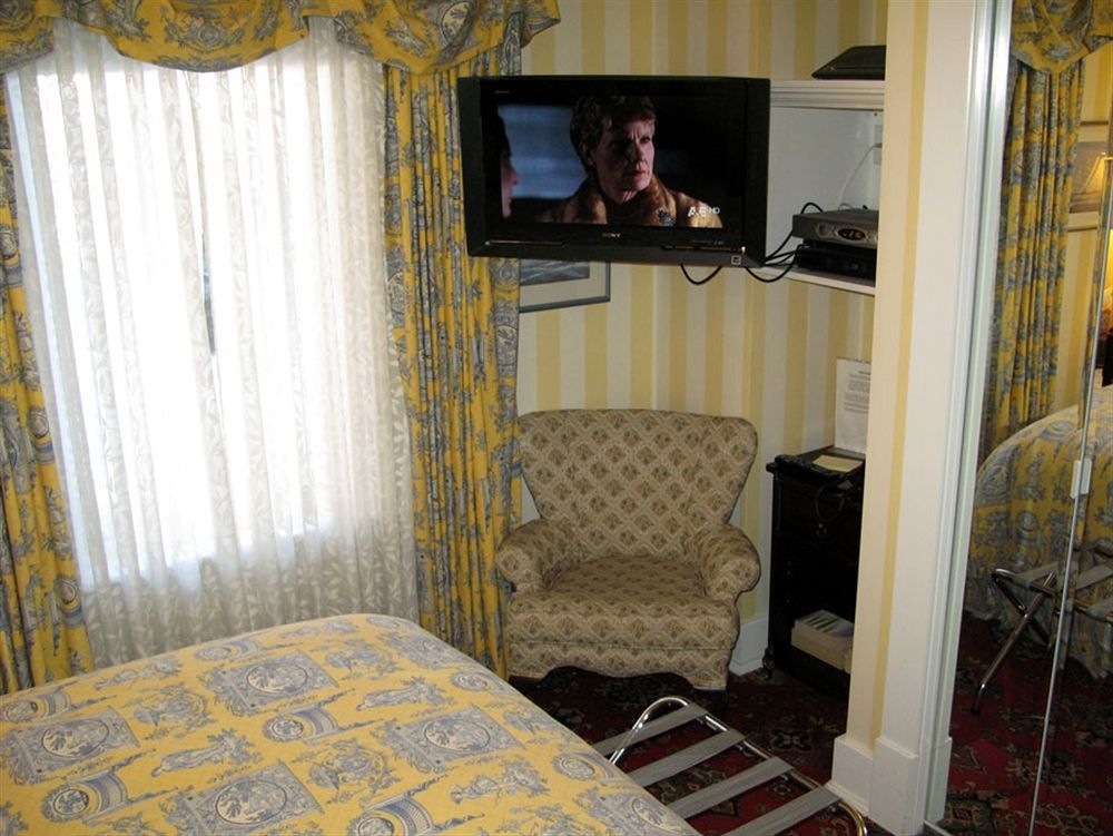 Calgary Westways Guest House Экстерьер фото
