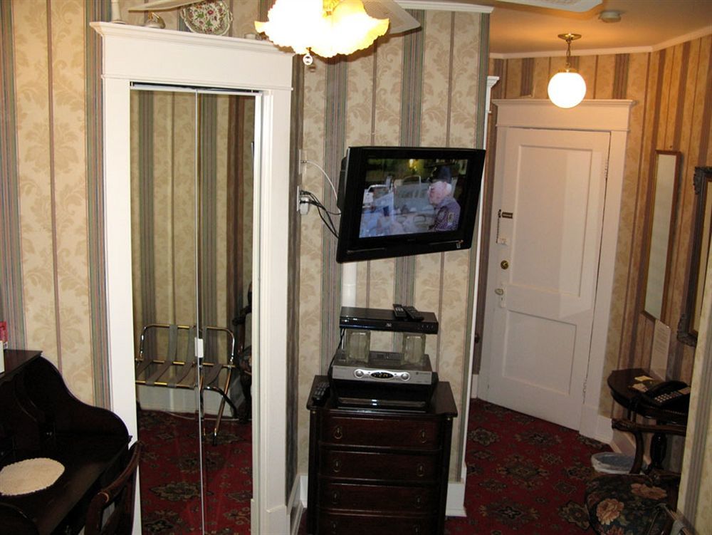 Calgary Westways Guest House Экстерьер фото