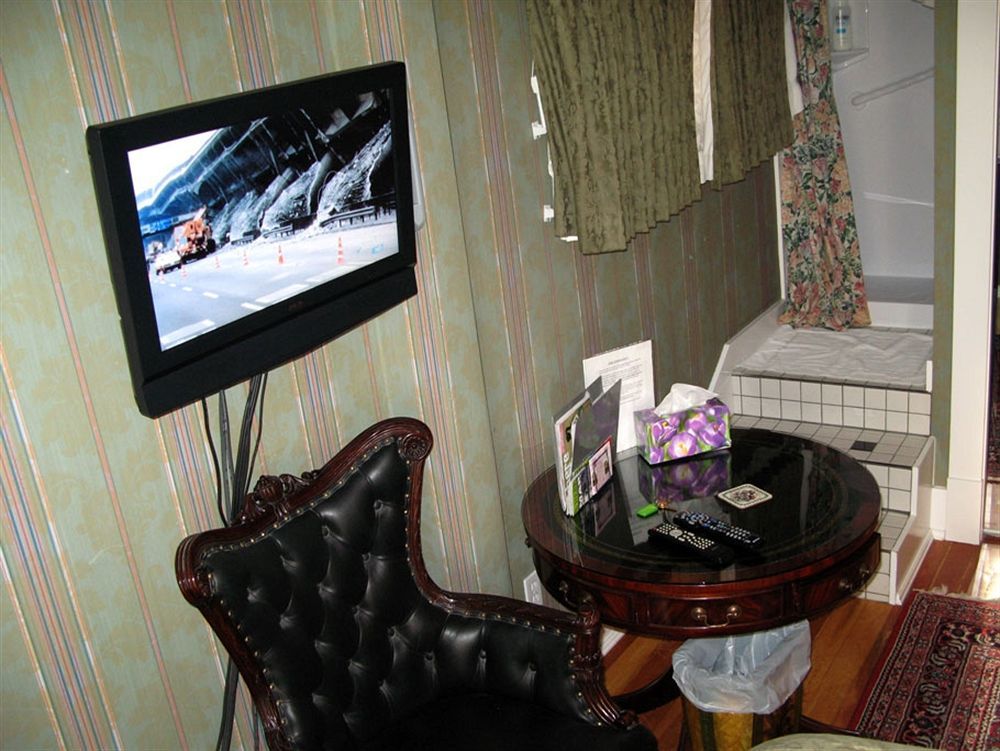Calgary Westways Guest House Экстерьер фото