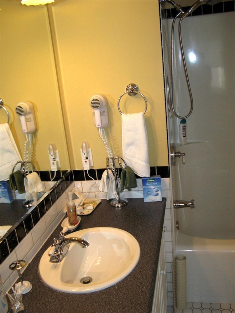 Calgary Westways Guest House Экстерьер фото