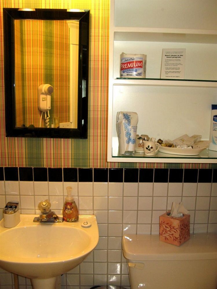 Calgary Westways Guest House Экстерьер фото
