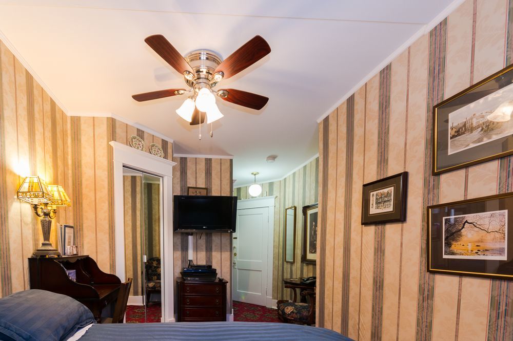 Calgary Westways Guest House Экстерьер фото