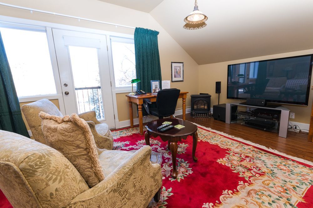Calgary Westways Guest House Экстерьер фото